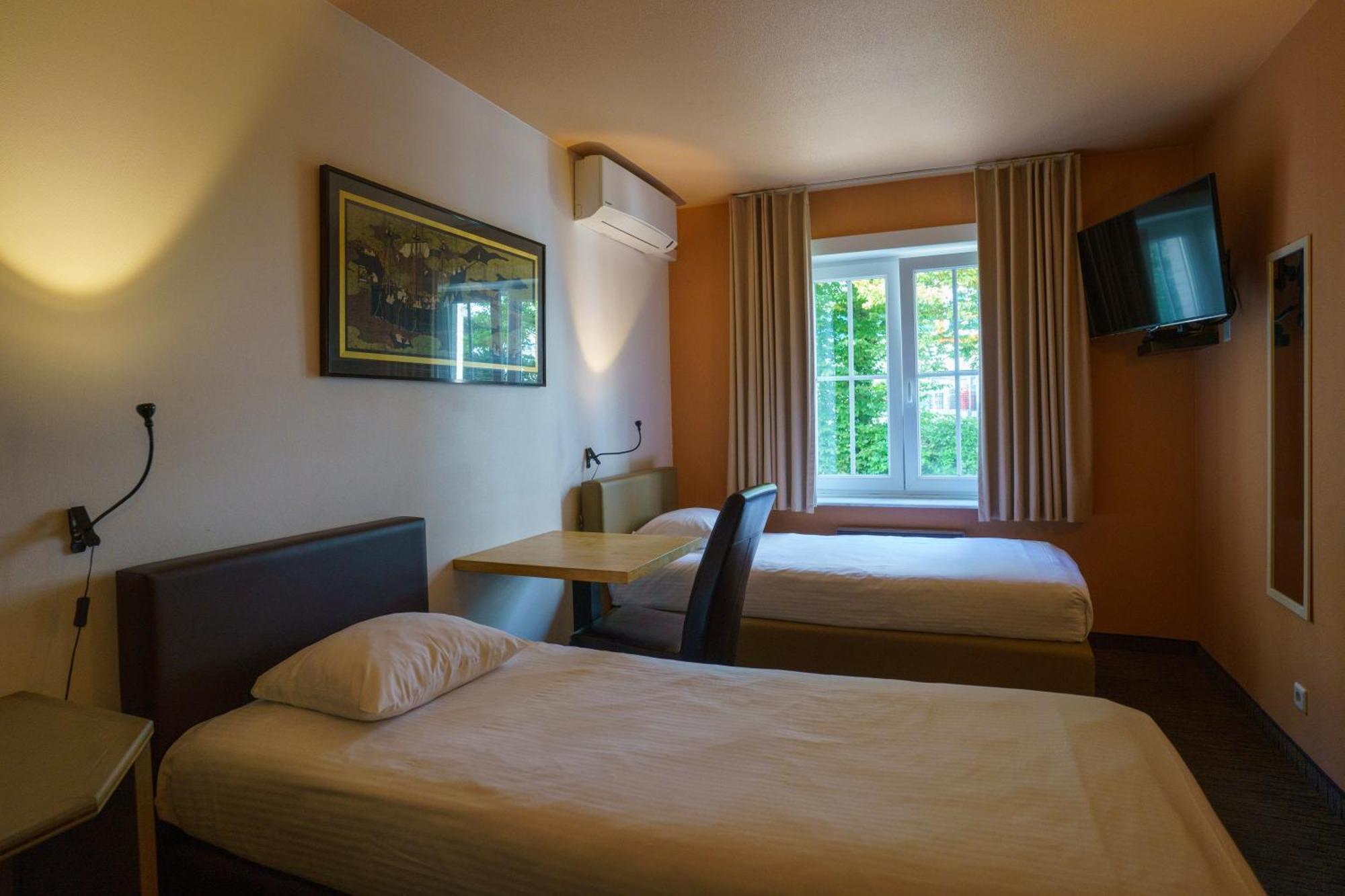 St-Janshof Hotel Waregem Extérieur photo